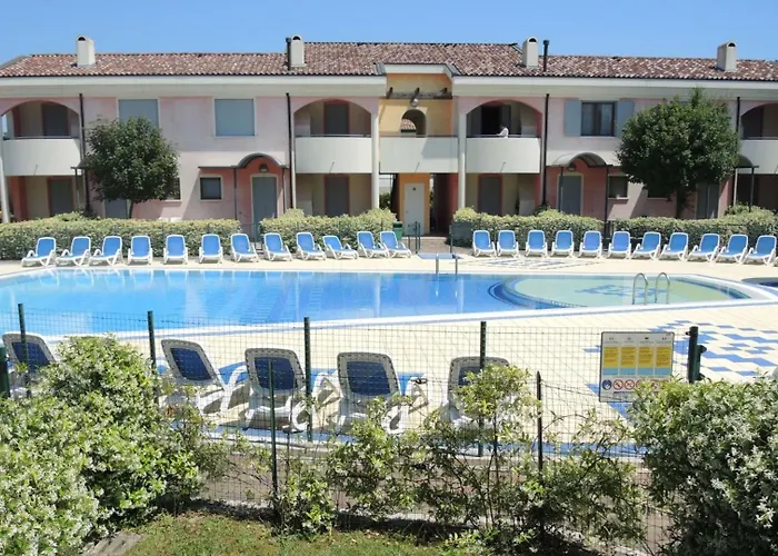 Charming Three Бибионе